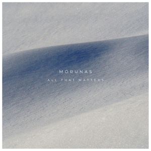 两峰夹小溪地湿又无泥的用法
