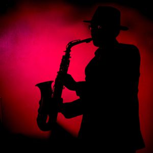 两峰夹小溪地湿又无泥的用法
